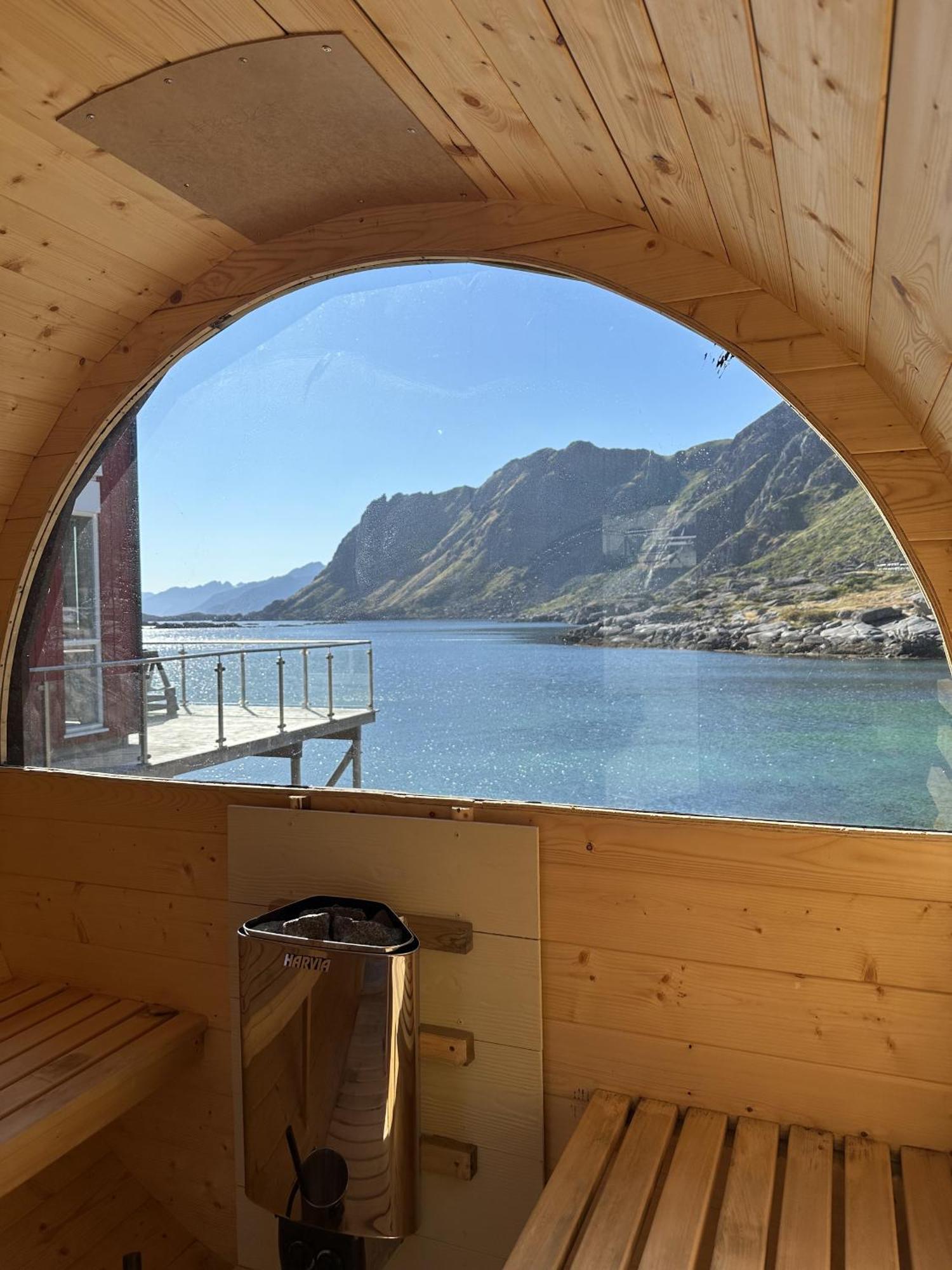 Lofoten Waterfront Luxury Lodge Ballstad Exteriör bild