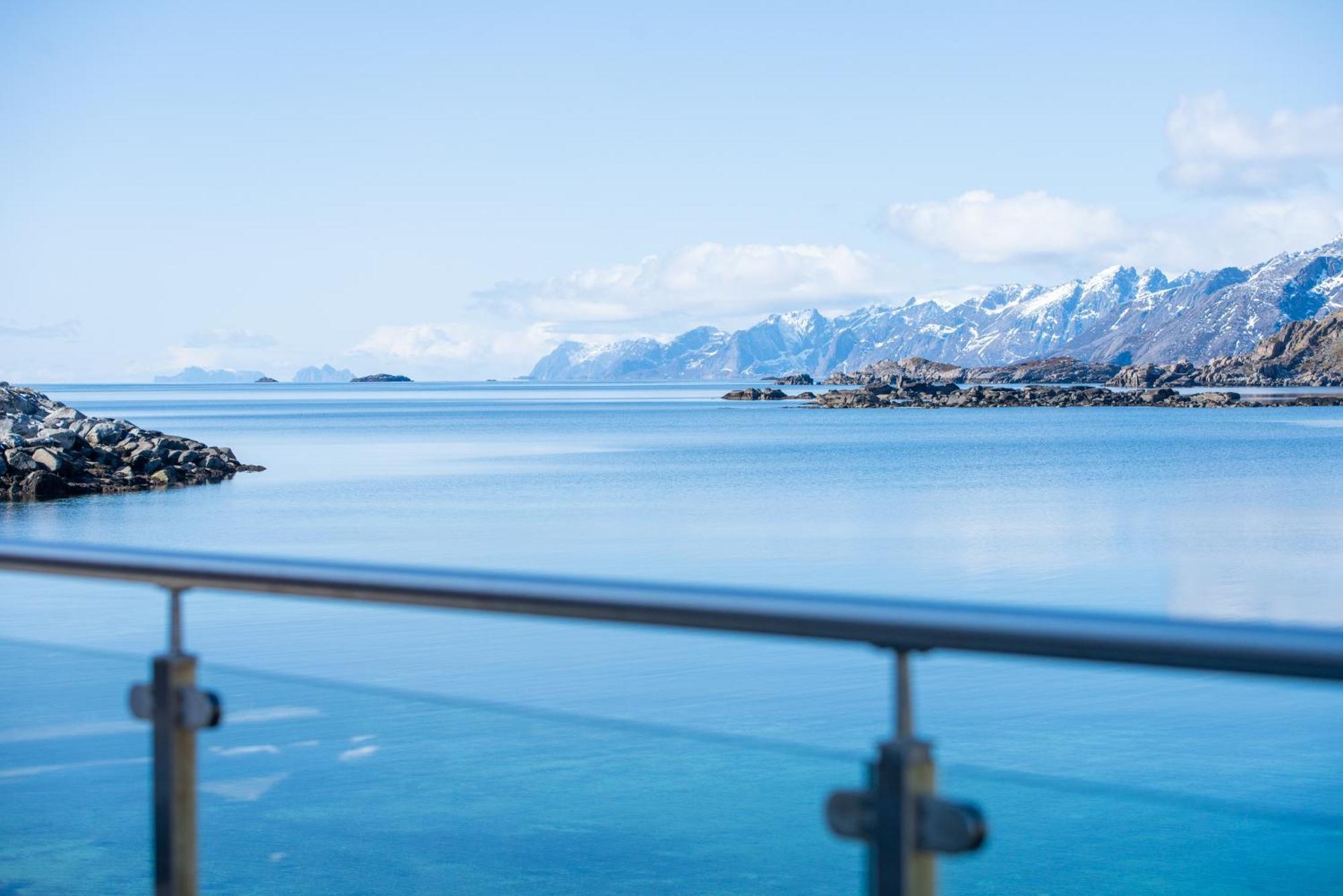 Lofoten Waterfront Luxury Lodge Ballstad Exteriör bild