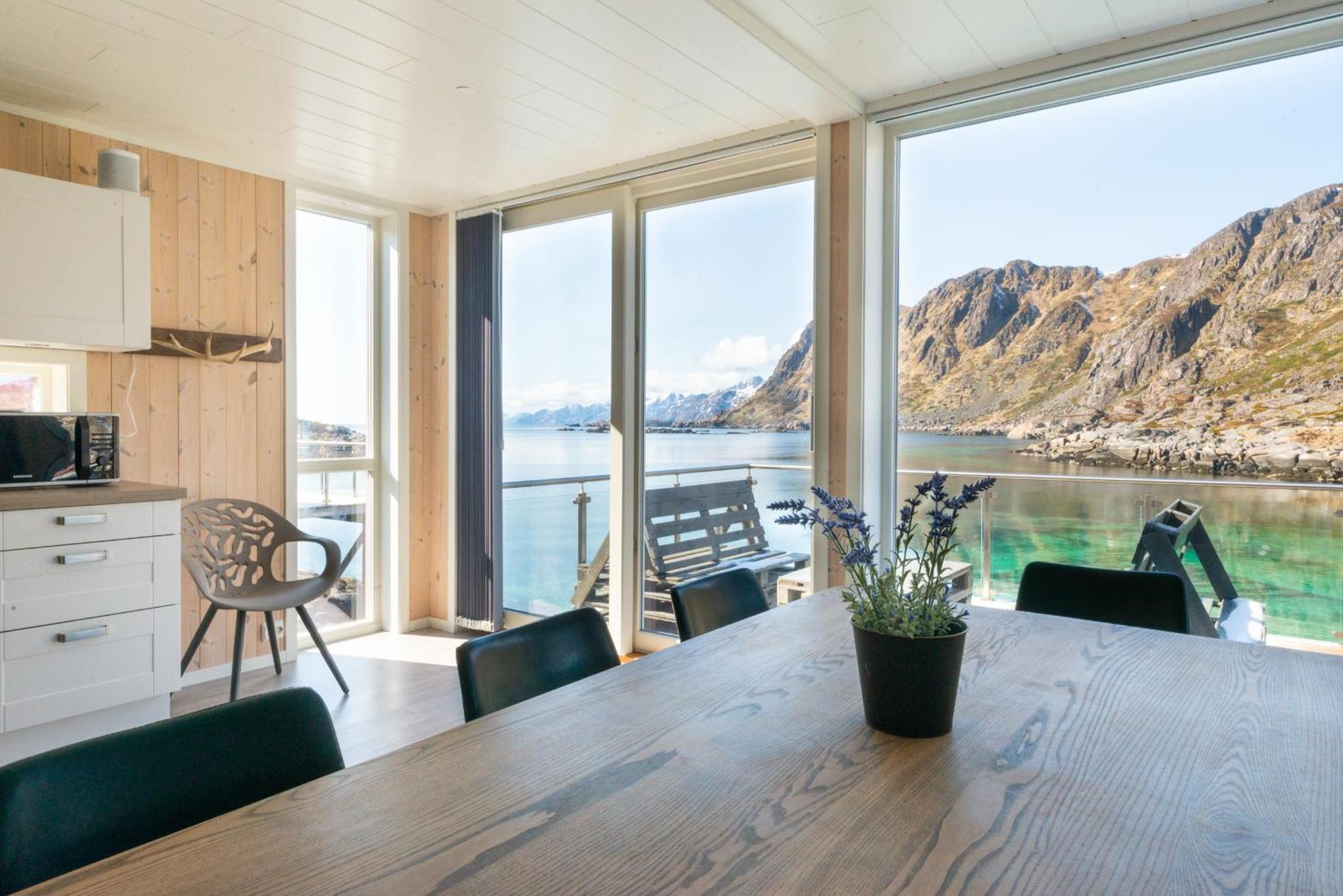 Lofoten Waterfront Luxury Lodge Ballstad Exteriör bild